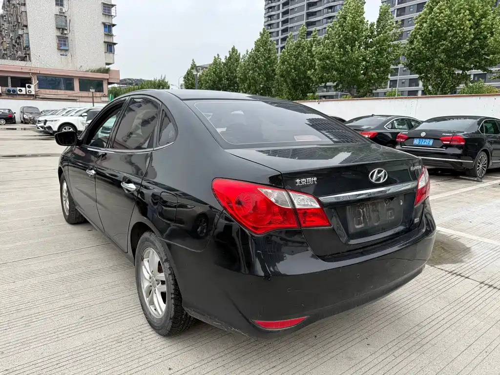 Hyundai Elantra 2015 — фото 11