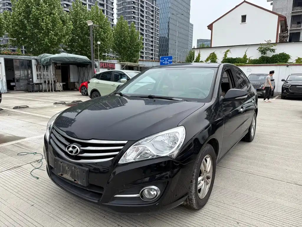 Hyundai Elantra 2015 — фото 1
