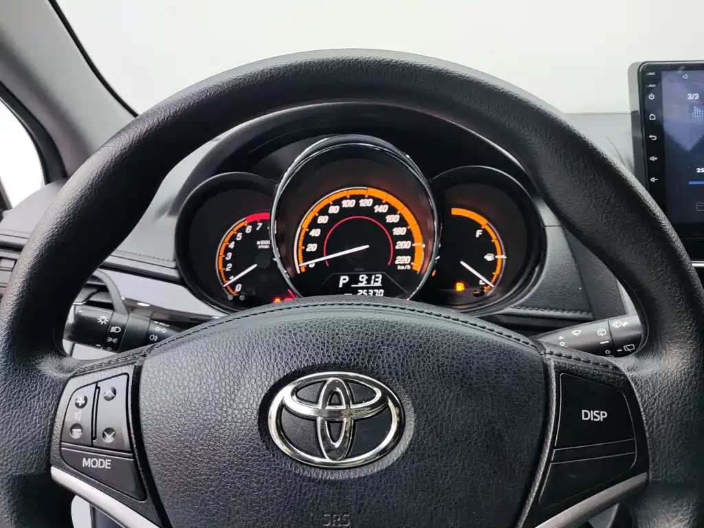 Toyota Yaris L 2022 — фото 12