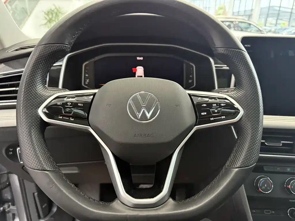 Volkswagen Tiguan L 2023 — фото 13