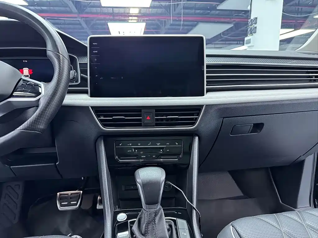 Volkswagen Tiguan L 2023 — фото 9