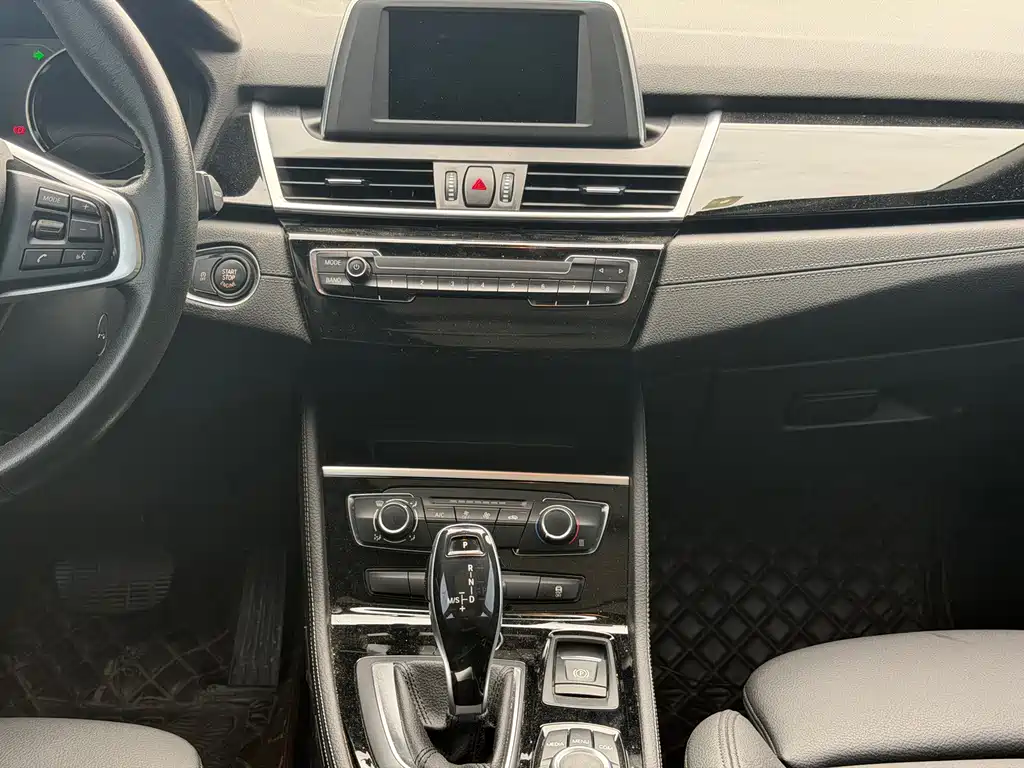 BMW 2 Series Wagon 2019 — фото 12