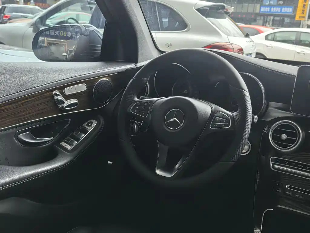 Mercedes-Benz GLC 2017 — фото 11