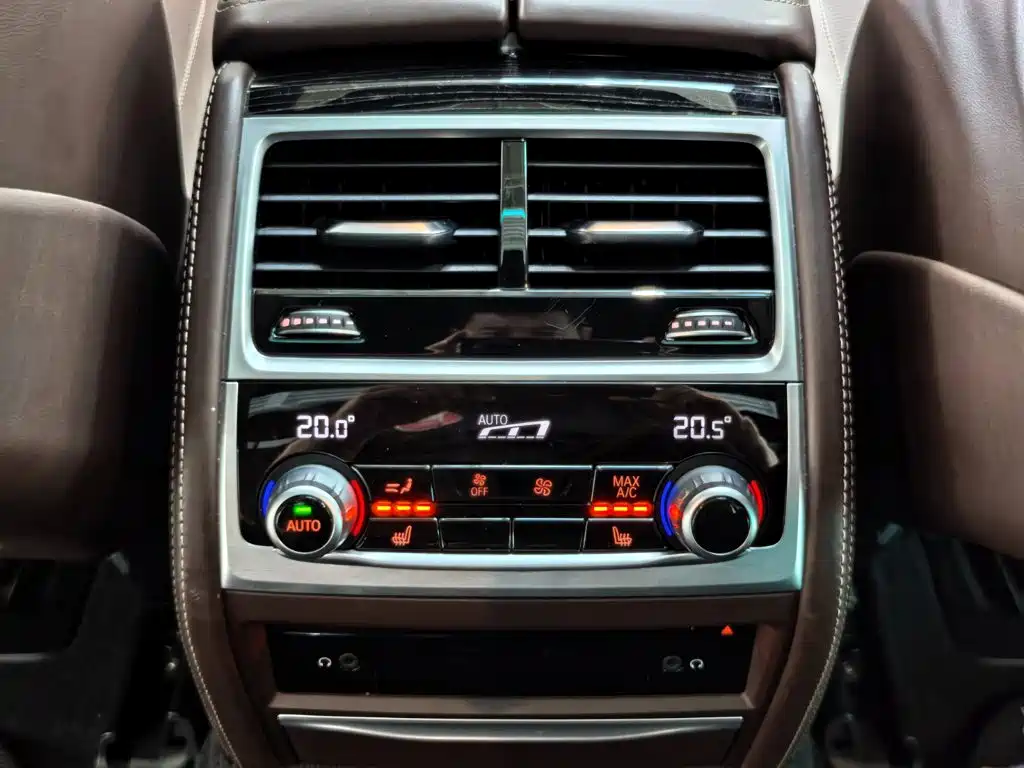 BMW 7 Series 2018 — фото 12