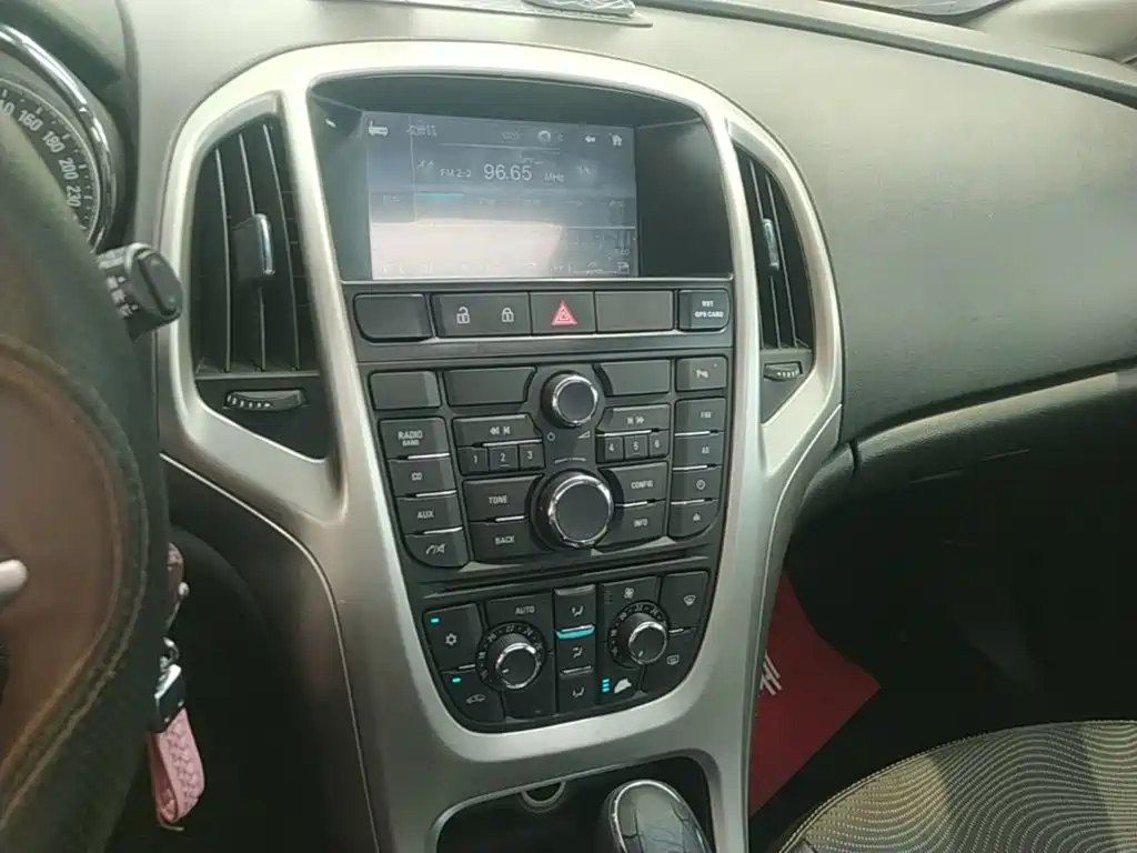 Buick Excelle 2015 — фото 13