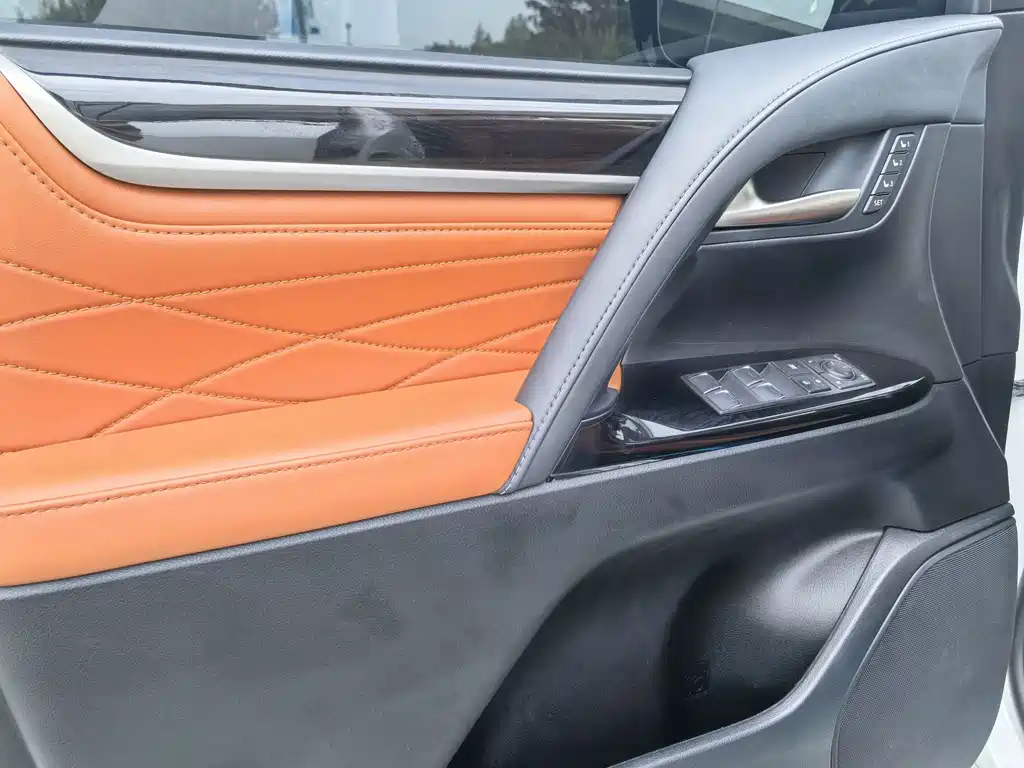 Lexus LX 2020 — фото 10
