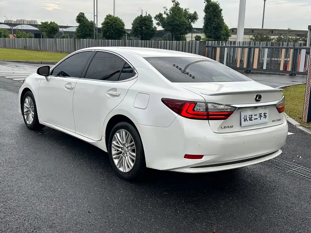 Lexus ES 2016 — фото 4
