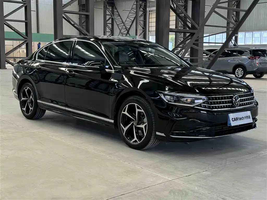 Volkswagen Magotan 2025