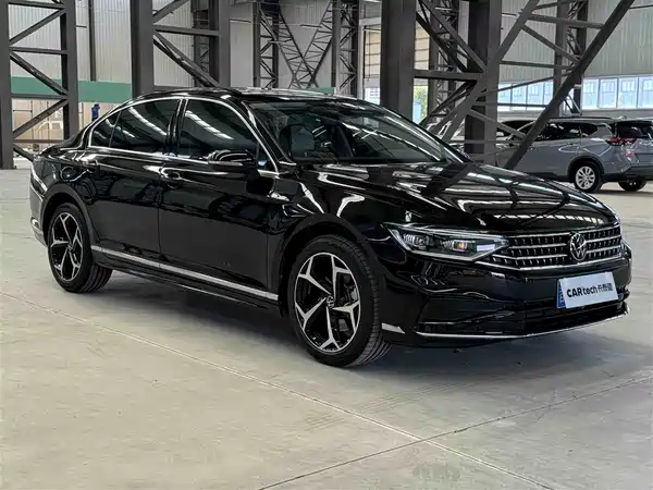 Volkswagen Magotan 2025