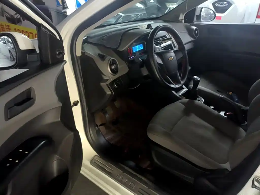 Chevrolet Aveo 2015 — фото 16