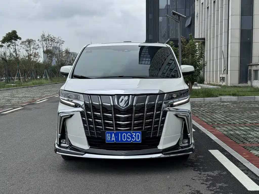 Toyota Alphard 2023 — фото 2
