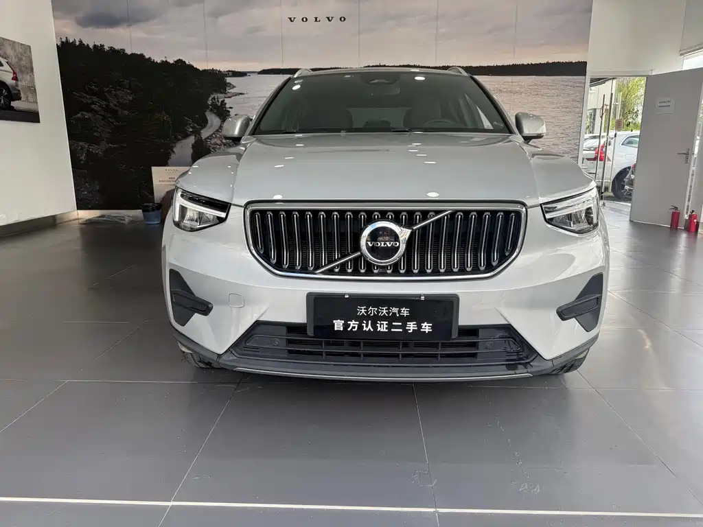 Volvo XC40 2024 — фото 1