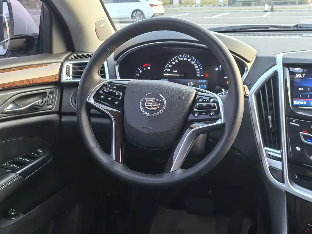 Cadillac SRX 2016 — фото 12