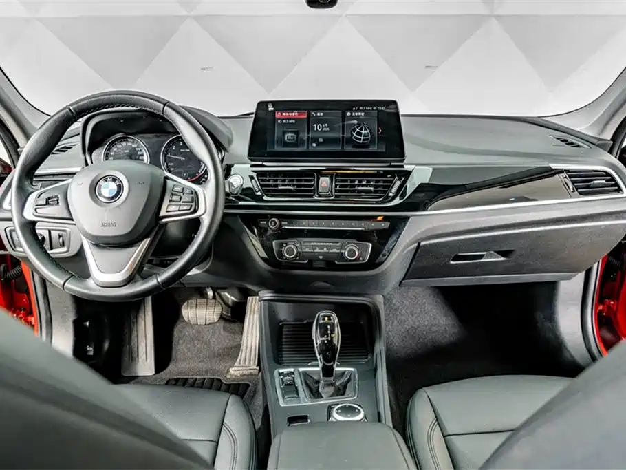 BMW 1 Series 2022 — фото 12