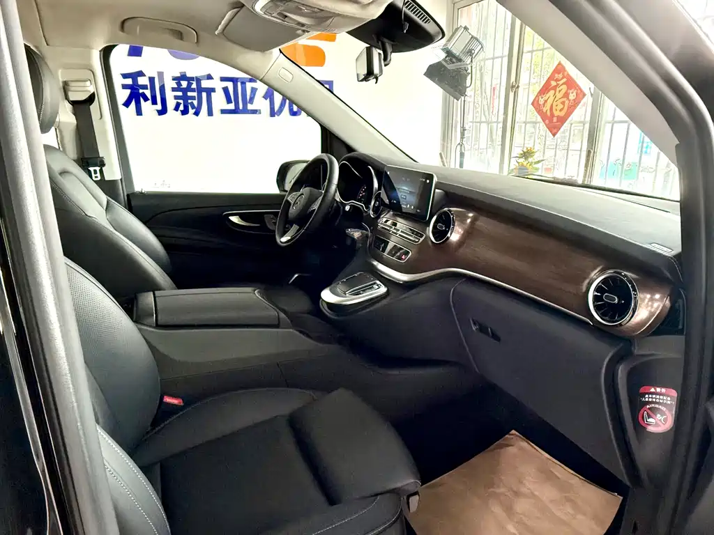 Mercedes-Benz V-Class 2022 — фото 17