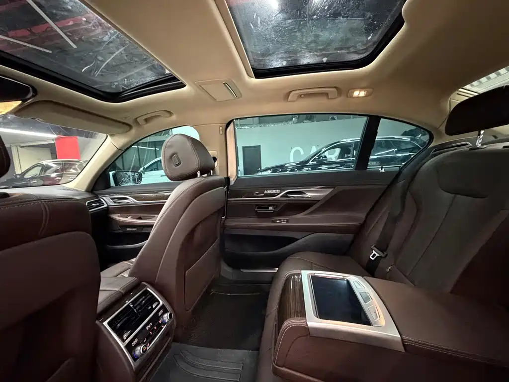 BMW 7 Series 2016 — фото 19