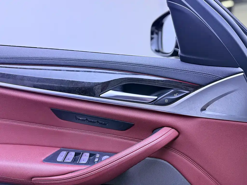 BMW 5 Series 2023 — фото 9