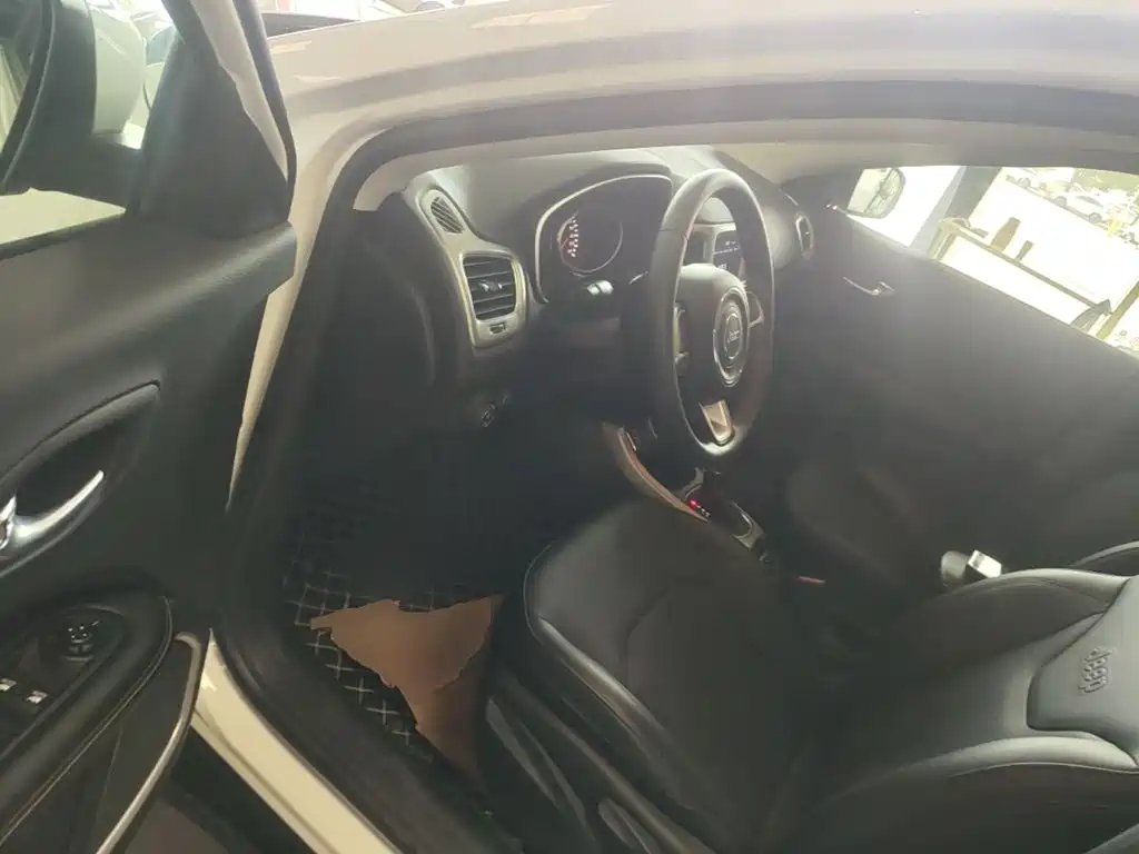 Jeep Compass 2019 — фото 16