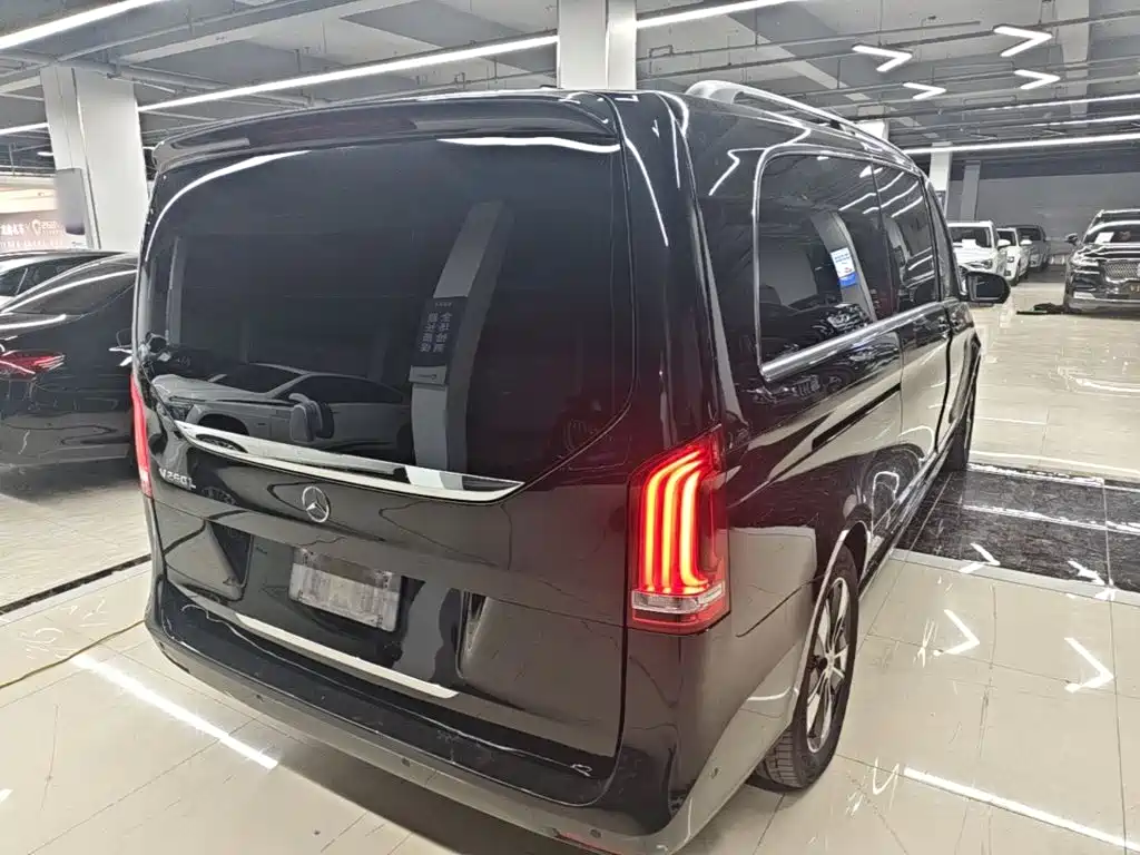 Mercedes-Benz V-Class 2022 — фото 7