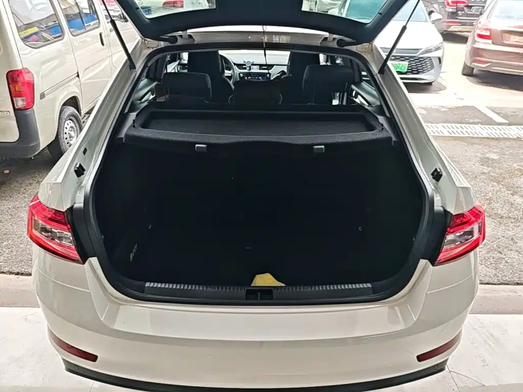Skoda Octavia 2018 — фото 19