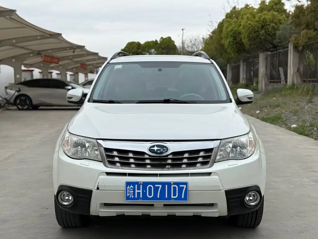 Subaru Forester 2011 — фото 2