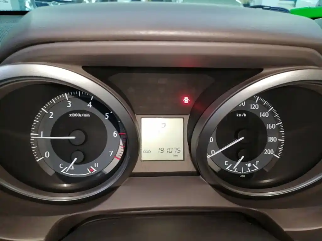 Toyota Prado 2015 — фото 12