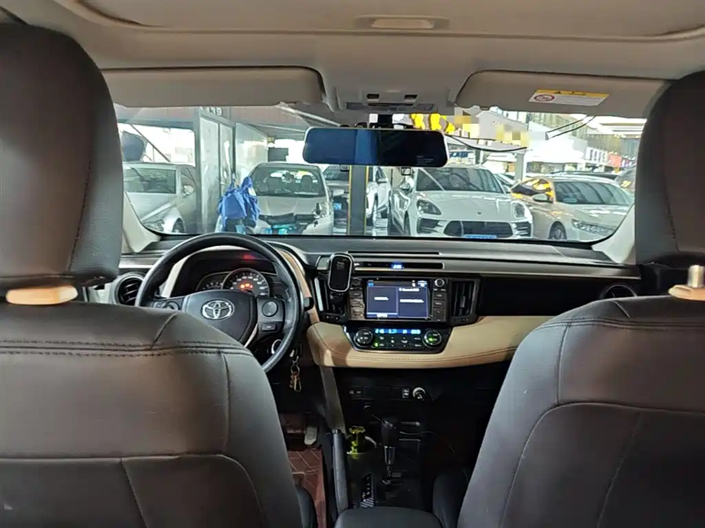 Toyota RAV4 2016 — фото 18