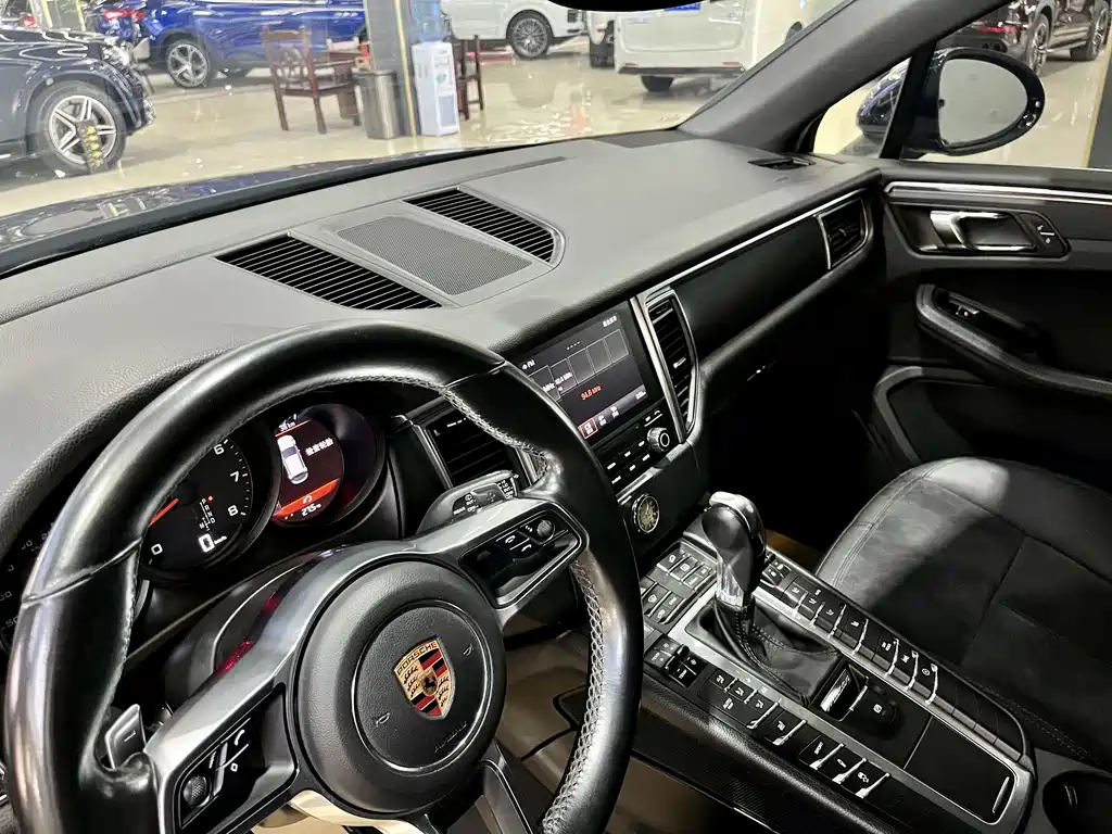 Porsche Macan 2018 — фото 9