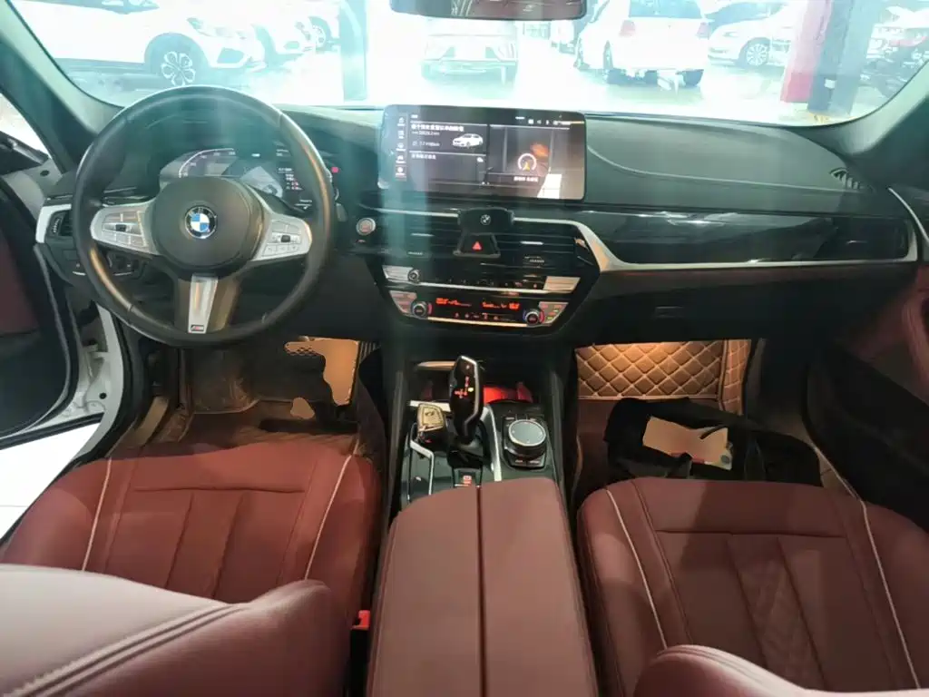 BMW 5 Series 2024 — фото 10