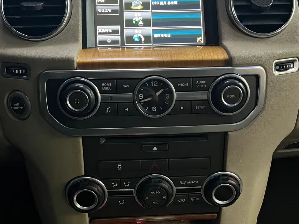 Land Rover Discovery 2015 — фото 25