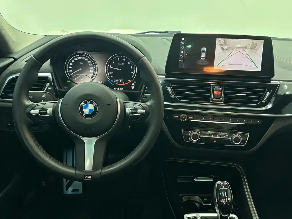 BMW 1 Series 2023 — фото 10