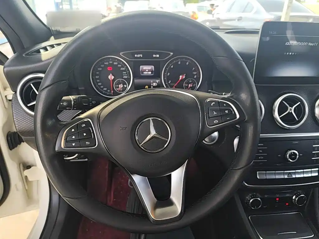 Mercedes-Benz A-Class 2018 — фото 11
