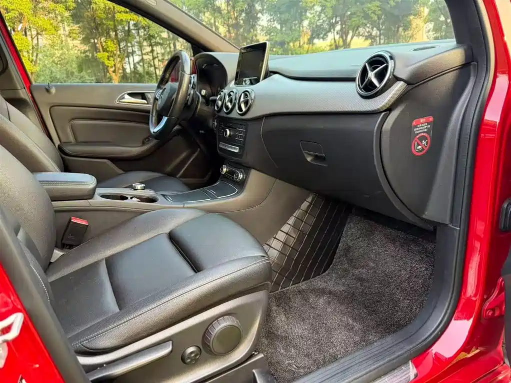 Mercedes-Benz B-Class 2016 — фото 8