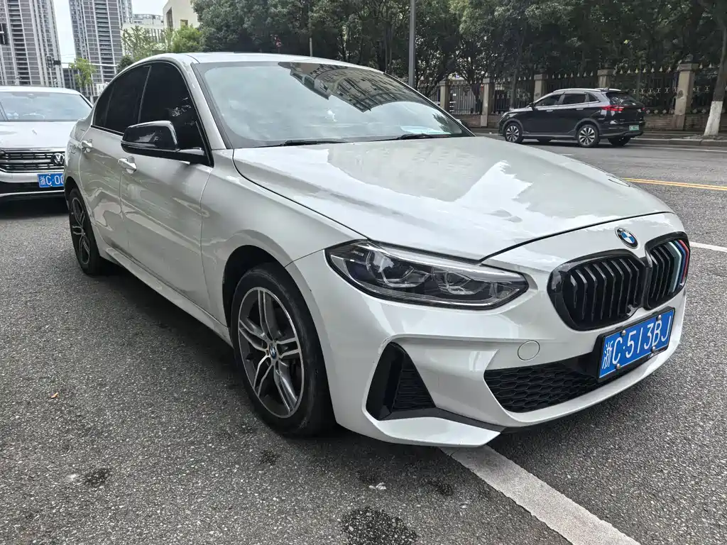 BMW 1 Series 2022 — фото 17