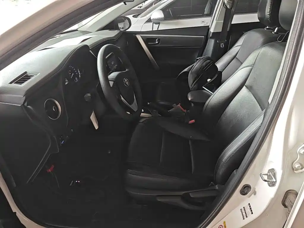 Toyota Corolla 2018 — фото 15
