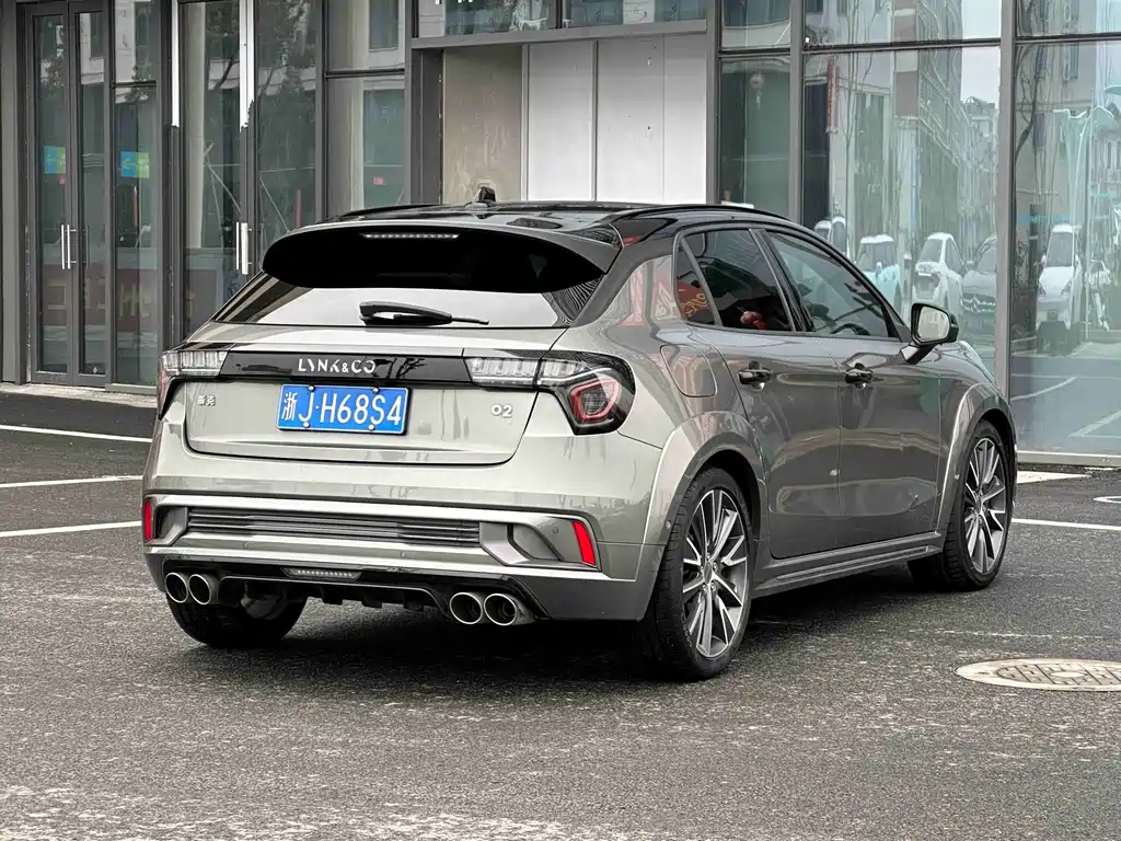 Lynk & Co 02 Hatchback 2022 — фото 12