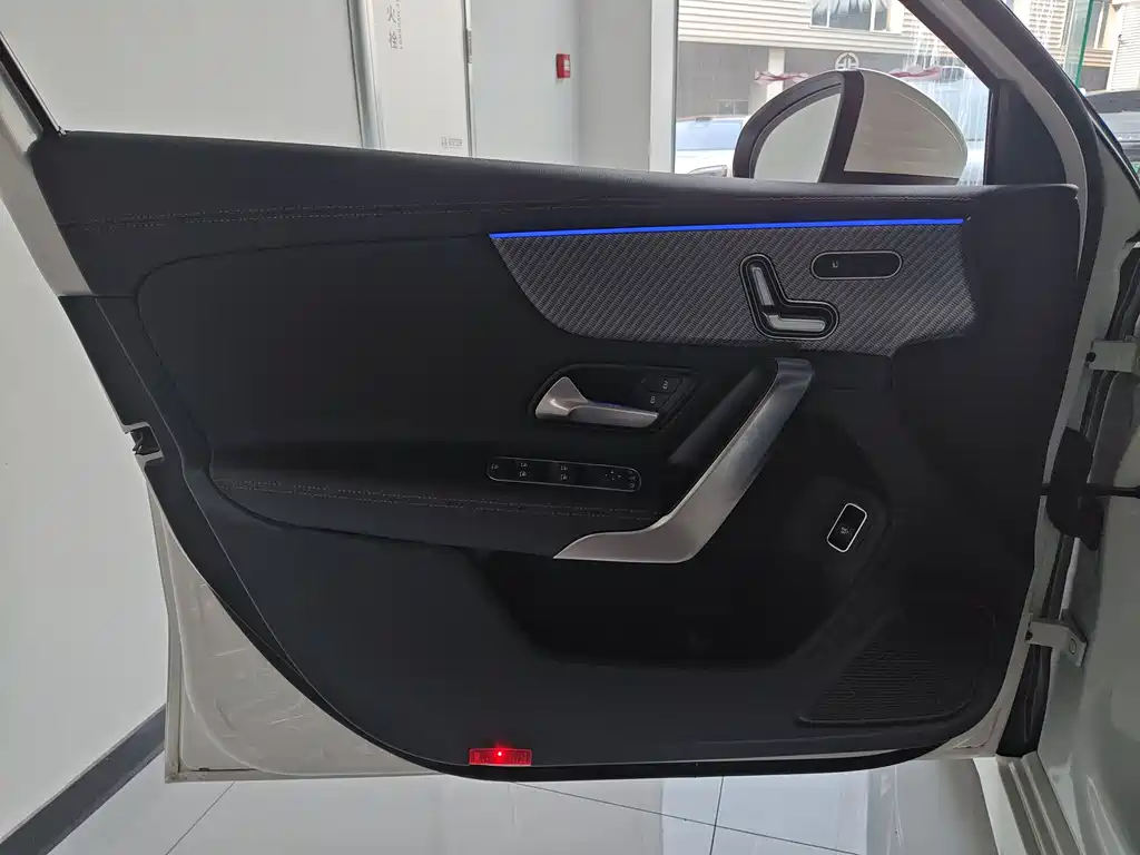 Mercedes-Benz A-Class 2025 — фото 24
