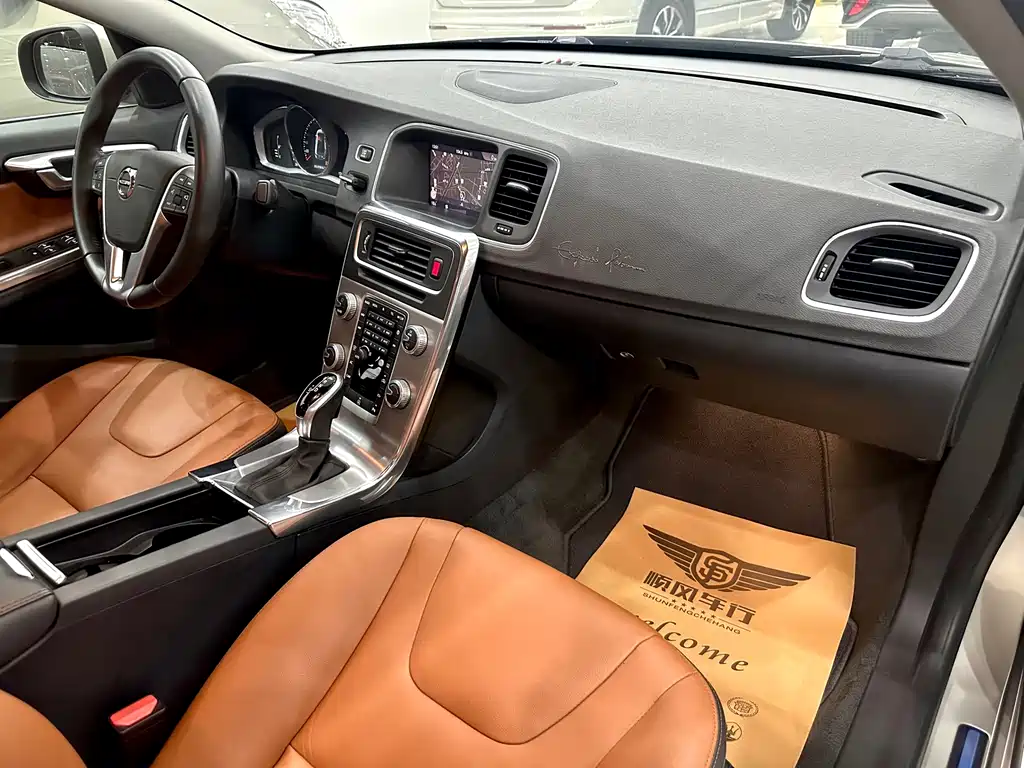 Volvo S60 2018 — фото 10