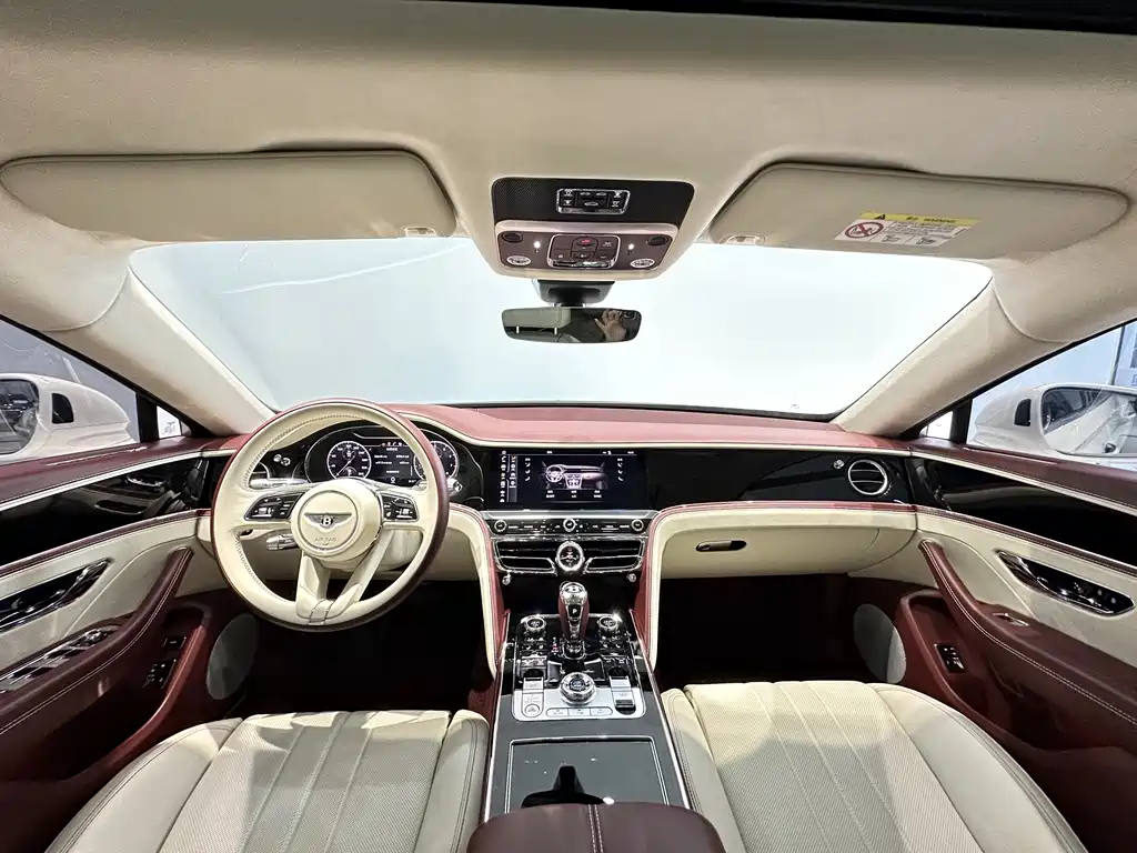 Bentley Flying Spur 2024 — фото 13