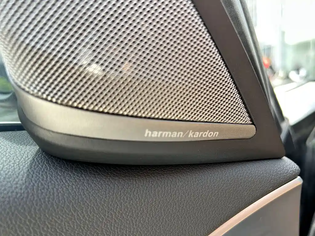 BMW 5 Series 2018 — фото 17