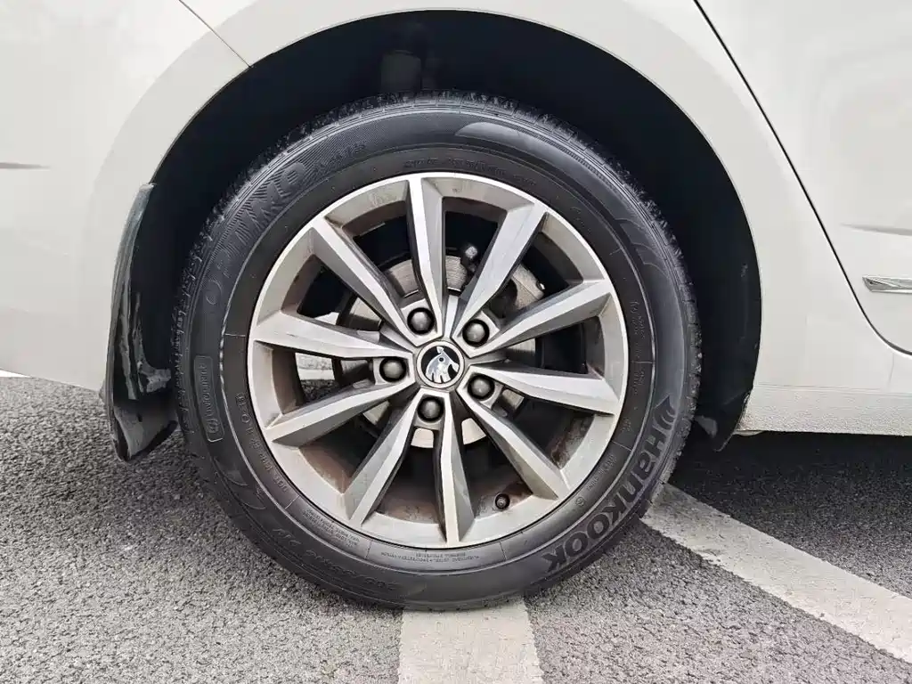 Skoda Octavia 2018 — фото 32
