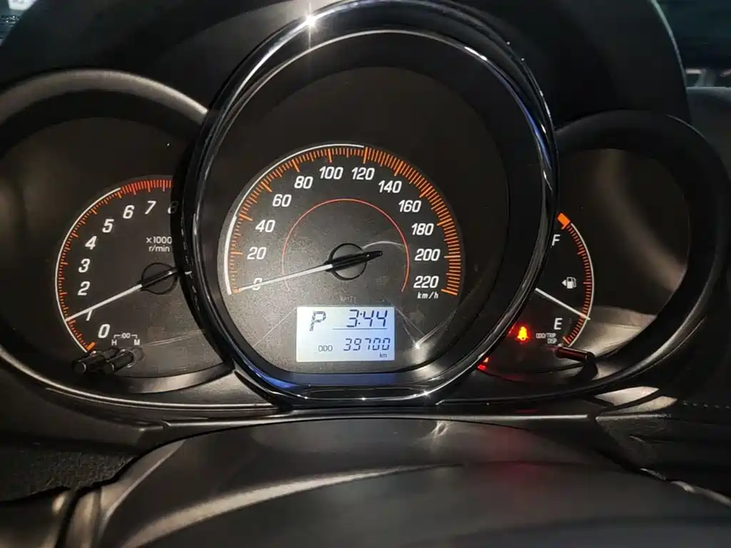 Toyota Yaris L 2020 — фото 12