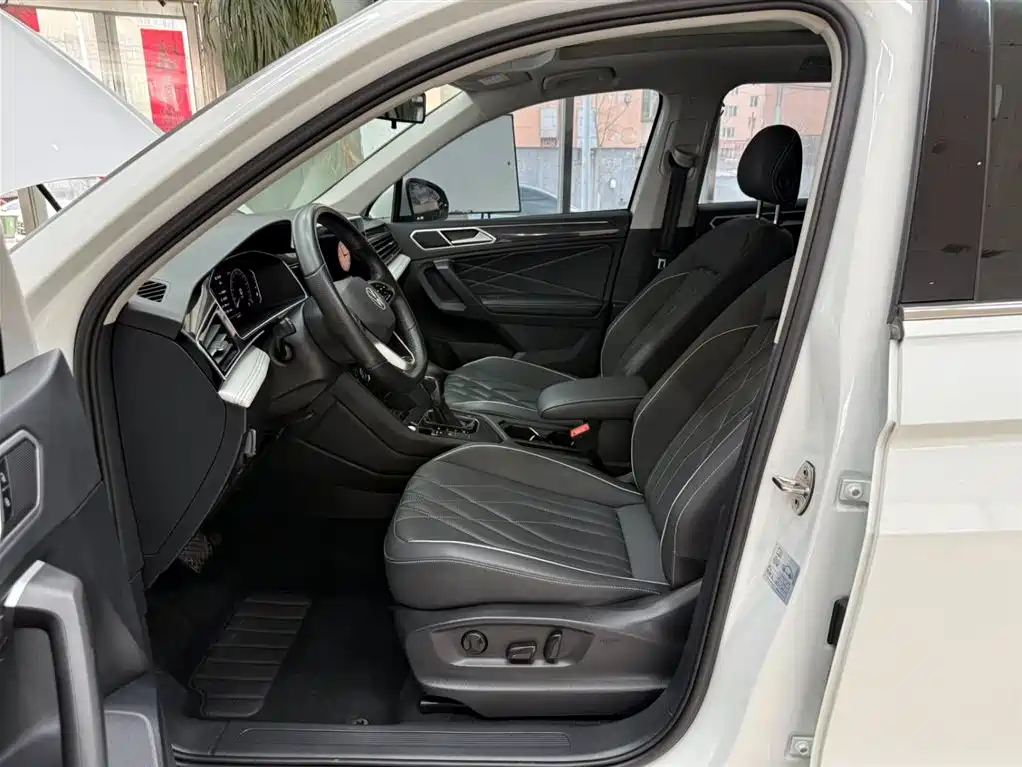 Volkswagen Tiguan L 2023 — фото 16
