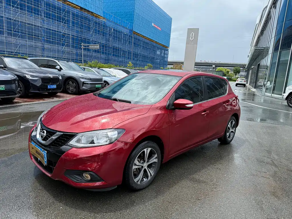 Nissan Tiida 2017 — фото 1