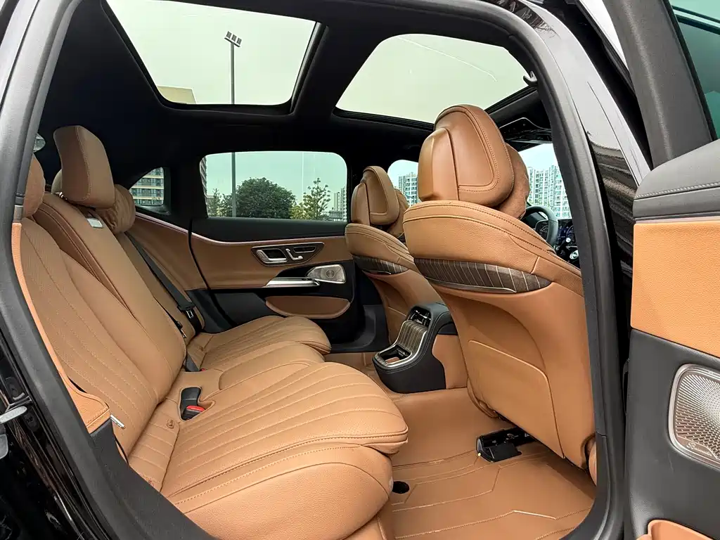 Mercedes-Benz E-Class 2025 — фото 18