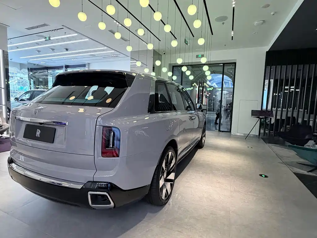 Rolls-Royce Cullinan — фото 6