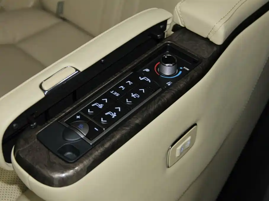 Toyota Alphard 2024 — фото 24