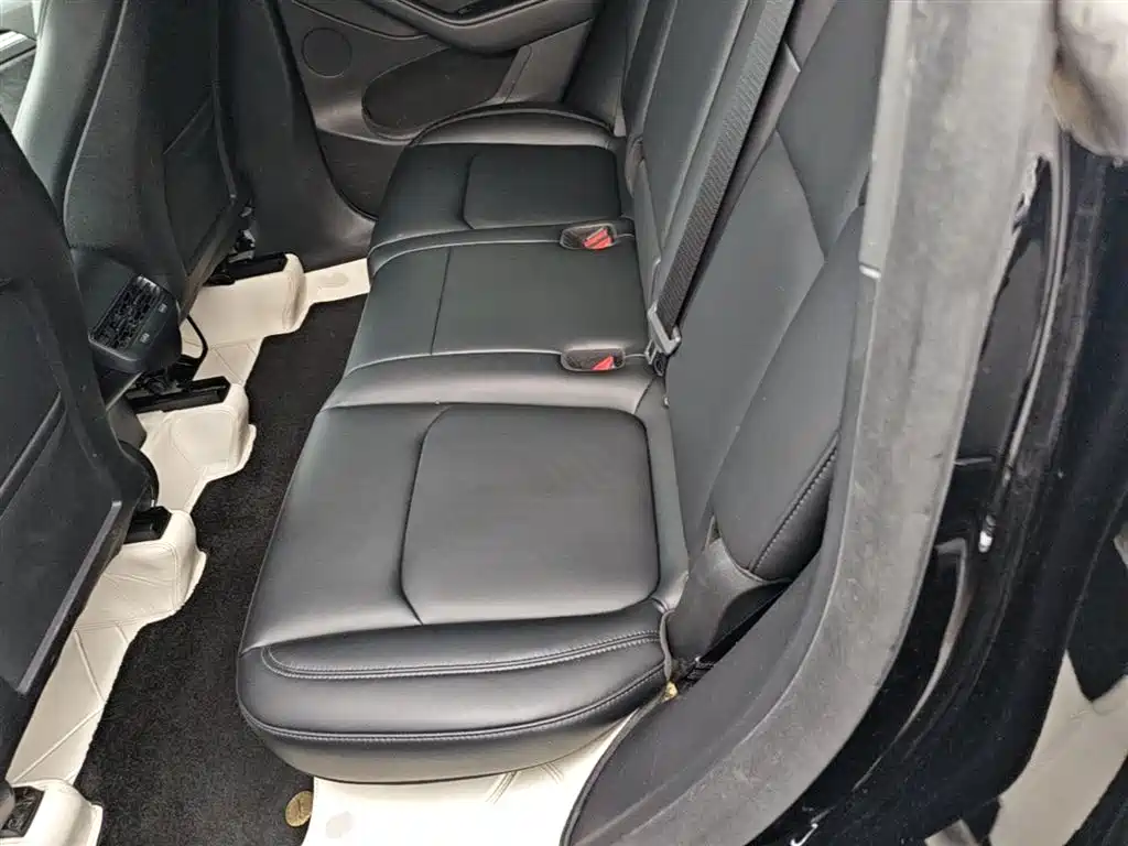 Tesla Model Y 2023 — фото 17
