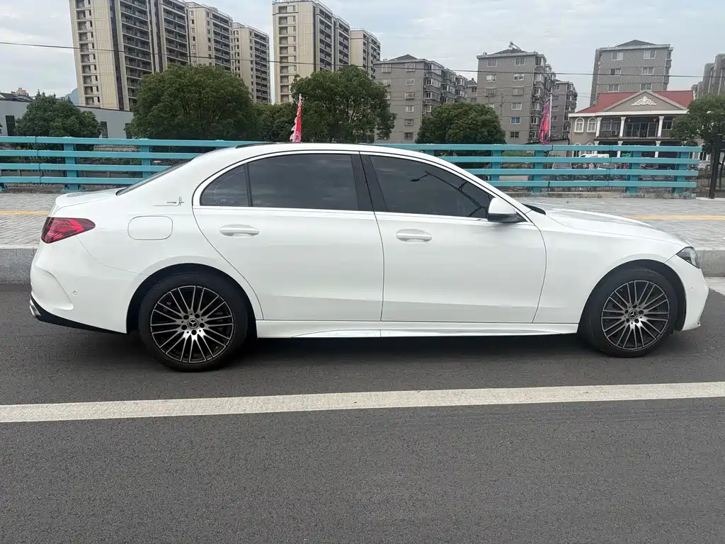 Mercedes-Benz C-Class 2023 — фото 3