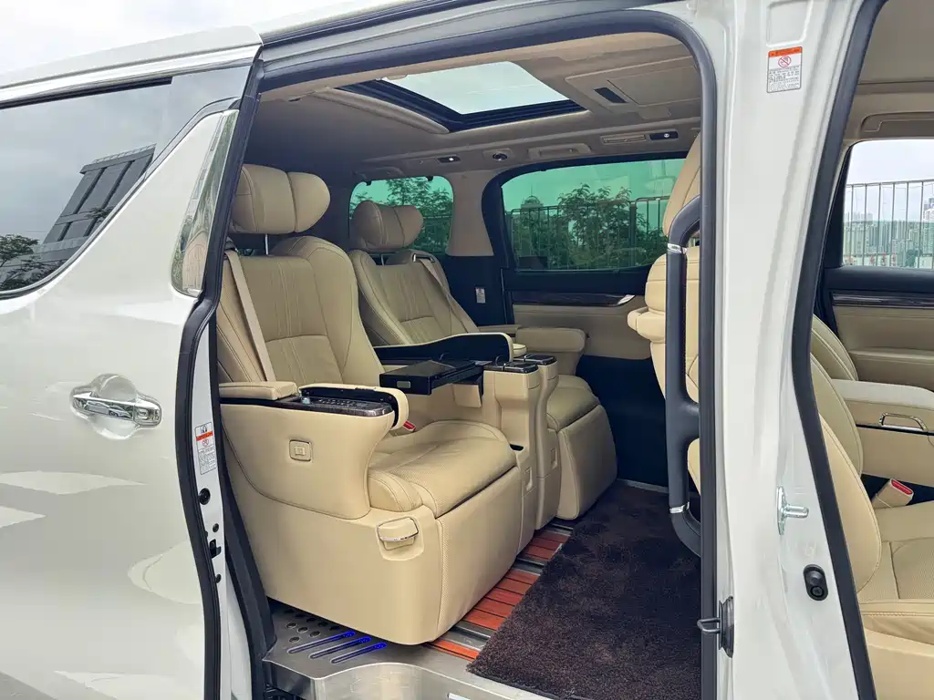 Toyota Alphard 2022 — фото 20